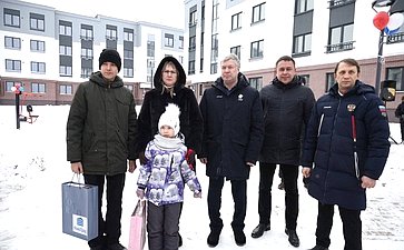Айрат Гибатдинов совместно с губернатором области Алексеем Русских проконтролировал завершение строительства пяти новых жилых домов