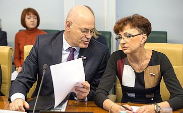 В. Круглый и Т. Кусайко