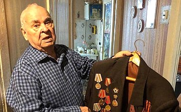 Михаил Белоусов поздравил семью тамбовчан с 70-летним юбилеем совместной жизни