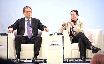 Пленарное заседание «Народные художественные промыслы и креативные индустрии. Перспективы развития». XII форум регионов России и Беларуси