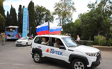 Елена Писарева в «Артеке» дала старт автопробегу
