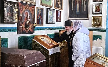 Ольга Бас посетила храм Благоверного князя Александра Невского в Лутугинском округе ЛНР
