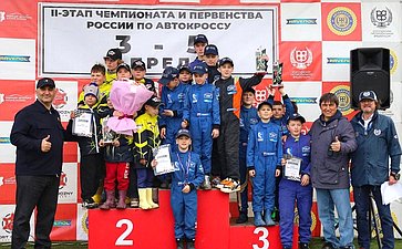 Мохмад Ахмадов в рамках работы в регионе посетил первый и второй этапы Чемпионата и Первенства России по кроссу, которые прошли на автодроме «Крепость Грозная»