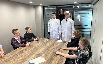 Владимир Киселев посетил Владимирский хлебокомбинат