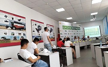Сергей Михайлов принял участие в круглом столе проекта «Школа фермера» по программе «Перспективы и направления развития животноводства и растениеводства в Забайкальском крае»