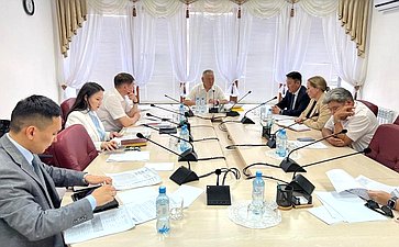 Сахамин Афанасьев провел в якутском парламенте рабочее совещание по вопросу инвентаризации и передачи неиспользуемого федерального имущества, находящегося в неудовлетворительном состоянии на территории Республики Саха (Якутия)