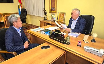 Баир Жамсуев провел прием граждан в Агинском