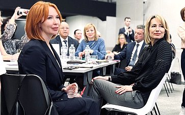 Татьяна Сахарова в рамках работы в регионе приняла участие в панельной дискуссии по реализации Национальной Стратегии действий в интересах женщин на 2023–2030 годы