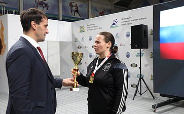 Эдуард Исаков принял участие в торжественных мероприятиях с чемпионами Летних Игр Паралимпийцев и открыл в регионе Международный инклюзивный турнир по жиму лежа «Кубок чемпионов»