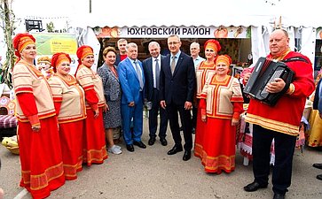 Анатолий Артамонов и Александр Савин посетили мемориальный комплекс «Безымянная высота» в Куйбышевском районе Калужской области