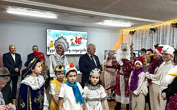 Сергей Мартынов побывал в Нартасской школе-интернате с подарками, устроив детям яркий праздник, а также исполняет желания ребятишек в рамках благотворительной акции «Елка желаний»