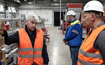 Юрий Борисов и Иван Новиков посетили предприятия лесоперерабатывающего комплекса Архангельской области