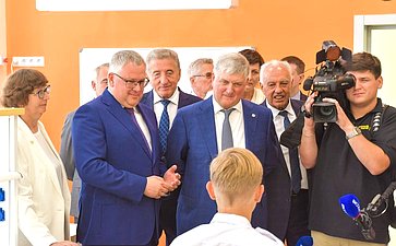 Сергей Лукин принял участие в церемонии открытия средней общеобразовательной школы в селе Садовое Аннинского района
