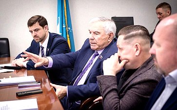 Андрей Хапочкин обсудил основные итоги своей работы с депутатами Сахалинской областной Думы
