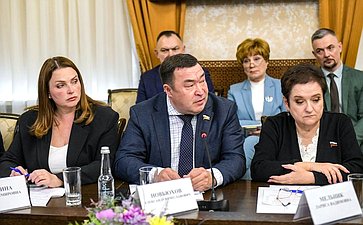 Вячеслав Тимченко провел расширенное заседание по вопросам контрольно-надзорной деятельности в Республике Хакасия