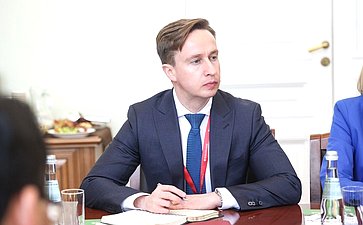 Встреча первого заместителя Председателя СФ Андрея Яцкина с заместителем председателя Национального собрания Социалистической Республики Вьетнам. XI Невский международный экологический конгресс