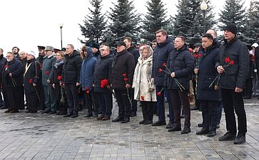 Оксана Хлякина приняла участие в акции «Дорога домой», в рамках которой найденные поисковиками останки погибших воинов передаются на родину для погребения в семейных могилах