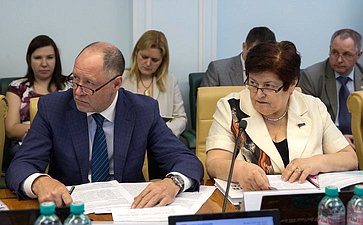 В. Абрамов и Л. Козлова