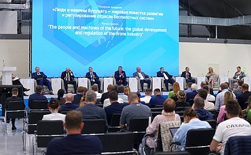 Председатель Комитета СФ по международным делам Григорий Карасин в ходе работы в регионе принял участие в пленарном заседании Международного форума беспилотных аппаратов всех сред «Крылья Сахалина»