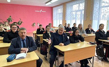 Сергей Мартынов осмотрел в Республике Марий Эл поселковую школу, обновленную в рамках национального проекта «Образование»