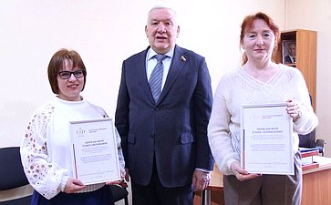 Михаил Белоусов вручил благодарственные письма организаторам областного конкурса чтецов для детей с ограниченными возможностями здоровья