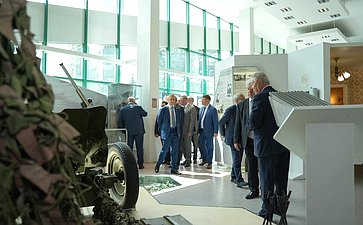 В рамках выездного заседания Комитета СФ по обороне и безопасности сенаторы посетили ряд социально значимых предприятий Свердловской области
