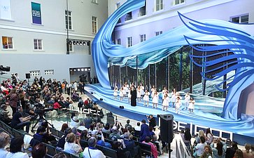 XXVIII Петербургский международный экономический форум (ПМЭФ’25). Показ международного конкурса адаптивной моды «На крыльях»