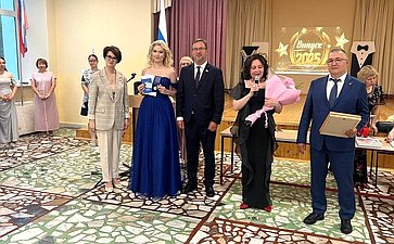 Николай Владимиров вручил аттестаты и медали выпускникам школы № 31 города Чебоксары