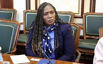 Елена Перминова встретилась с членом Постоянного комитета по вопросам государственной бюджетной отчетности и экономики Национального совета Намибии Абнером Шиконго