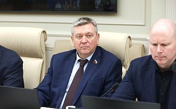 Александр Лутовинов