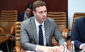 Заседание секции «Цифровая трансформация транспорта» на тему «Электронный документооборот между федеральными органами власти и участниками перевозочного процесса»