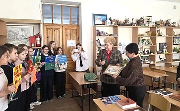 Ольга Бас в ходе поездки в регион посетила Луганскую специализированную школу № 5 имени В. И. Даля