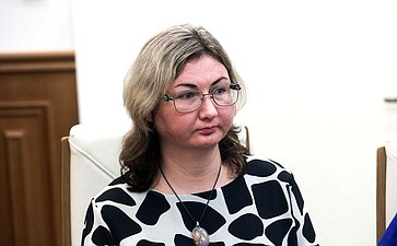 Встреча сенаторов РФ с участниками второго потока образовательной программы «Актуальные проблемы и эффективные практики устойчивого развития коренных малочисленных народов Севера, Сибири и Дальнего Востока»