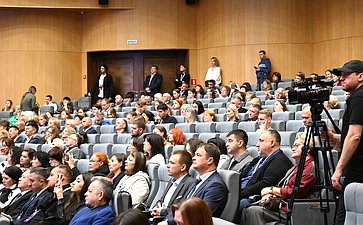 Александр Ролик принял участие в пленарном заседании первого Дальневосточного паркового форума по благоустройству