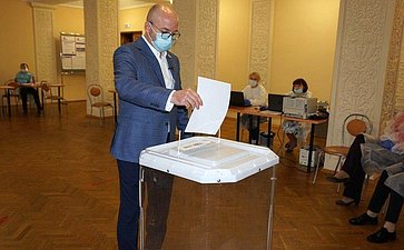 Олег Цепкин принял участие в голосовании по поправкам к Конституции