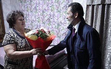 Максим Кавджарадзе и председатель Липецкого областного Совета депутатов Владимир Сериков посетили семьи бойцов СВО Измалковского округа Липецкой области