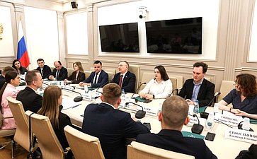 Встреча Александра Варфоломеева с членами молодежного парламента при Тульской областной Думе