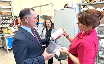Игорь Мурог оценил в Рязанской области производство протезных изделий для участников специальной военной операции