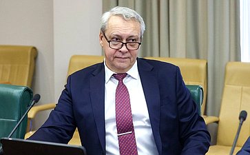 Круглый стол на тему «Проблемы эксплуатации жилищного фонда и объектов социальной инфраструктуры на вечномерзлых грунтах»