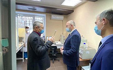 Олег Цепкин в рамках работы в регионе посетил областной Центр экологического мониторинга, а также стационарные и мобильные посты контроля атмосферного воздуха