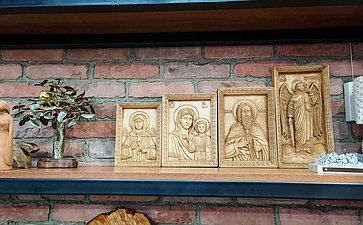 Виталий Назаренко посетил Центр развития народных художественных промыслов во Владикавказе