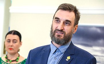 Открытие в Совете Федерации выставки индустриальных пейзажей, посвященной Дню машиностроителя