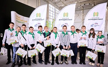 Александр Двойных принял участие в церемонии открытия «Первого Всероссийского агродиктанта», приуроченного ко Дню работника сельского хозяйства и перерабатывающей промышленности