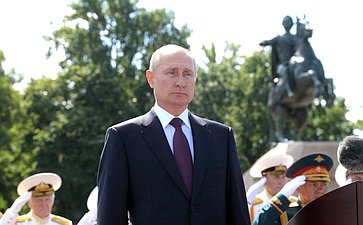 Главный военно-морской парад принял Президент РФ В. Путин