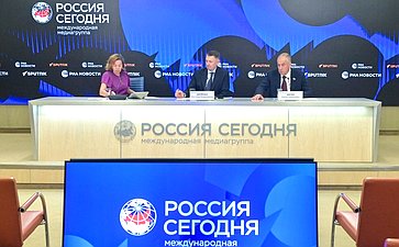 В пресс-центре МИА «Россия сегодня» председатель Комитета СФ по аграрно-продовольственной политике и природопользованию Александр Двойных и его первый заместитель Сергей Митин провели пресс-конференцию на тему «Российское село: настоящее и будущее»