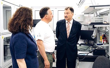 Сенаторы посетили компанию, производящую медоборудование для нейрофизиологии, функциональной диагностики и реабилитации