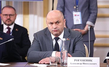 Встреча Председателя СФ Валентины Матвиенко и Председателя Совета Республики Национального собрания Республики Беларусь Натальи Кочановой с руководителями органов государственной власти субъектов Российской Федерации и регионов Республики Беларусь