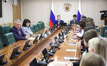 Встреча заместителя Председателя Совета Федерации Юрия Воробьева с учащимися Университетской гимназии МГУ