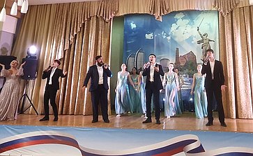 Сергей Горняков вручил награды коллективу волгоградской городской больницы скорой помощи