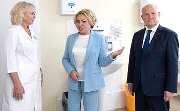 Председатель Совета Федерации Валентина Матвиенко в ходе рабочей поездки в Севастополь посетила городской родильный дом